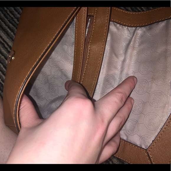 Micheal Kors Cognac Cross body - Picture 7 of 8